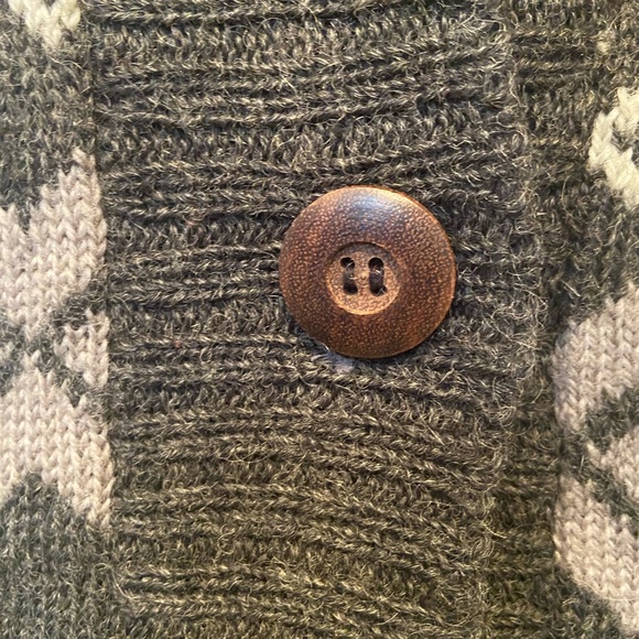 Northern Lifestyles Hand Knit Wool Cardigan 🇨🇦 - Picture 5 of 8